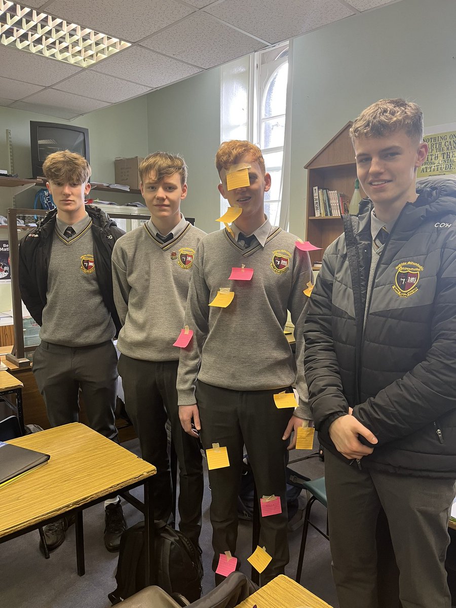 janegill2018's tweet image. 5th years having a very active Monday morning labelling the bones of the human body onto each other 🩻 📌✅#groupwork #activelearning #musculoskeletalsystem @SaintEunans