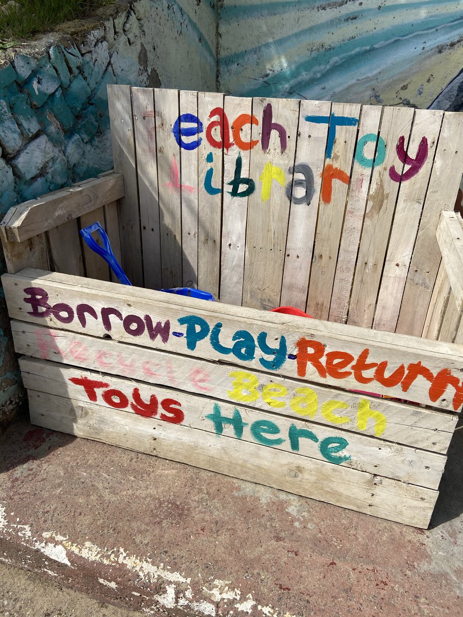 NWrapt's tweet image. So pleased to see so many Beach Toy libraries along the coast of Essex.

This one is in Clacton On Sea. 

Plastic buckets and spades, balls etc 

#beachtoylibrary #reuse #refusereducereuse #plasticfreecommunites #PlasticPollution
