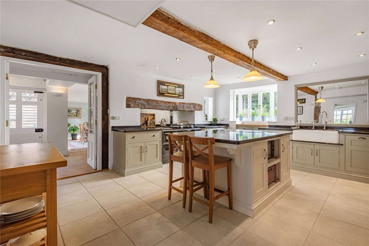 StacksProperty's tweet photo. "There seems to be a lot of former #vicarages and #rectories coming on to the market in #Suffolk right now. Take a look at this wonderful example, on with @savills. Dates to the 15th C. & fully refurbished by the current owners - 3.2 acres of grounds." - Stacks Suffolk https://t.co/Orga1fmobP