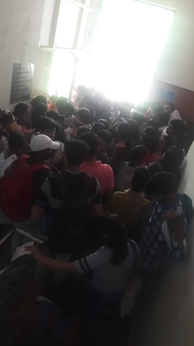 mandeepggs's tweet photo. This is the scenario of KMC @UnivofDelhi is blind so as @DUSUofficial 

If any of d studnt got covid positive severely,who would he responsible for that ? 
@DDMADelhi1 @msisodia @AAPDelhi @EduMinOfIndia @Minister_Edu

#StudentsLivesMatter #OBEforallSemestersInDU #duwantobeforall https://t.co/AQGFssylhh