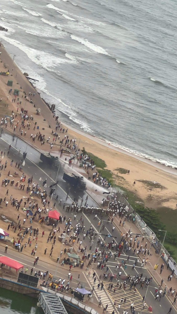 chathwan's tweet photo. Sri lanka police - state funded terrorists 
#lka https://t.co/4pcd2inJPi