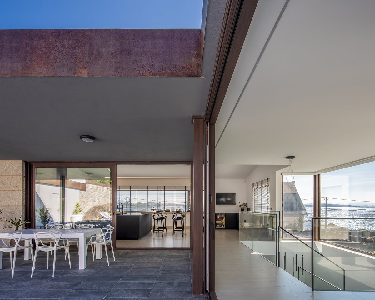 Desayunar con vistas | ¿Te imaginas empezar la semana en una #cocina así?

Todos los detalles sobre ella en bit.ly/CocinaDiafana

#SantiagoInteriores #cocinasSantos