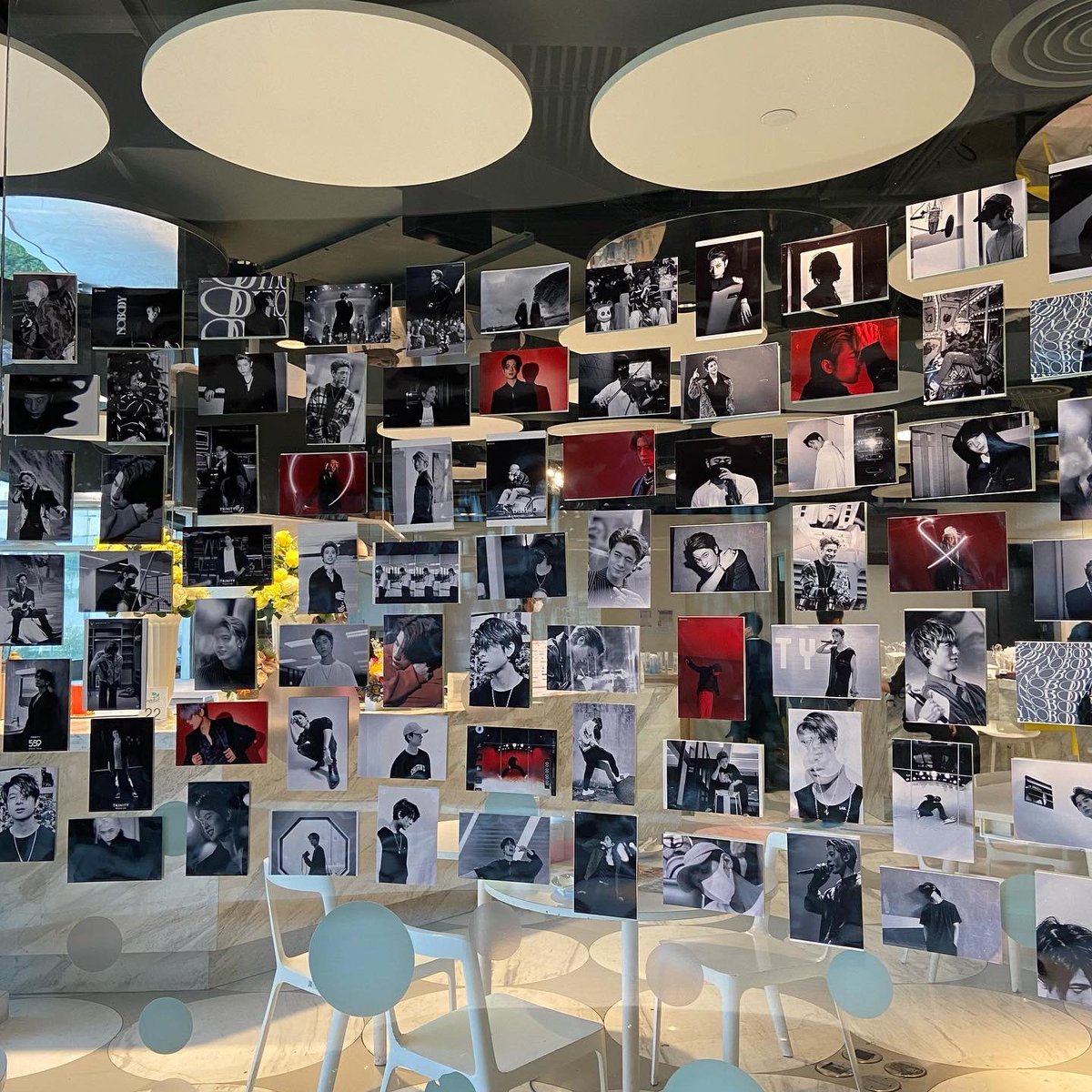 junexxsivk's tweet photo. เพิ่งได้มีโอกาสมาลงรูป แกลสวยมากๆคับ🤩🤩🤩 #PorscheBDAYGAllery https://t.co/wms8cUMthp
