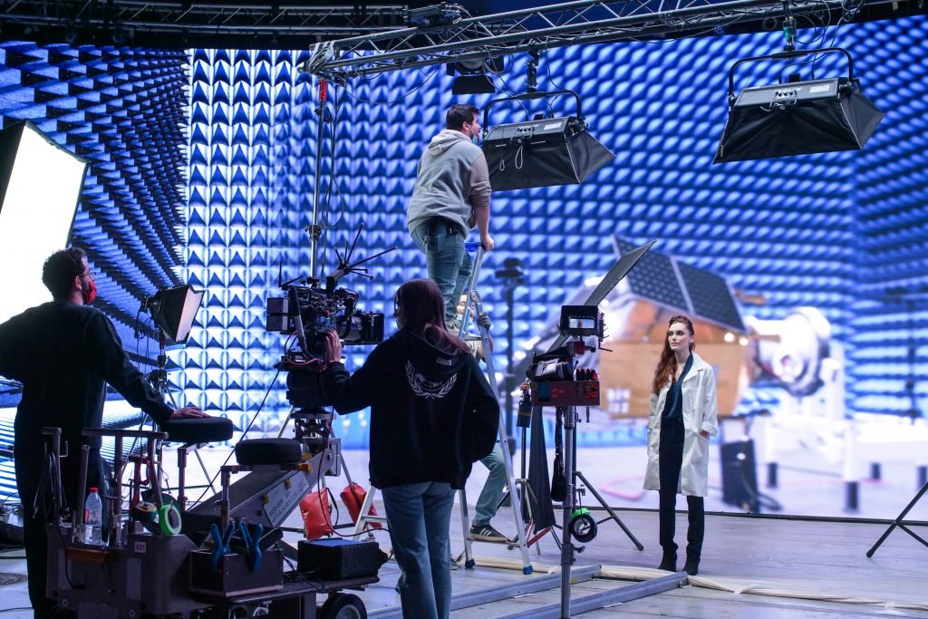 3DVF's tweet photo. Interview: les coulisses de la production virtuelle (technique utilisée entre autres par The Mandalorian, avec écrans LED) avec Duck Factory, qui a virtuellement envoyé les équipes de l' @ESA_fr
sur Mars !
https://t.co/SA7fkT4SuO
@dkft_prod @reepost_pp https://t.co/FKfieUoMir