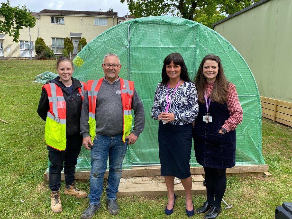 Willis to the rescue 💪🦸, After the recent storm damage we sourced a replacement polytunnel for <a href="/StDavidsCiWPrm/">St David's CiW Prm</a> with our Chelsea and Mike popping in to install it last week.  Happy growing kids 🧅🧄🥕🥦🌻🌹 <a href="/Linc_Cymru/">Linc Cymru</a>