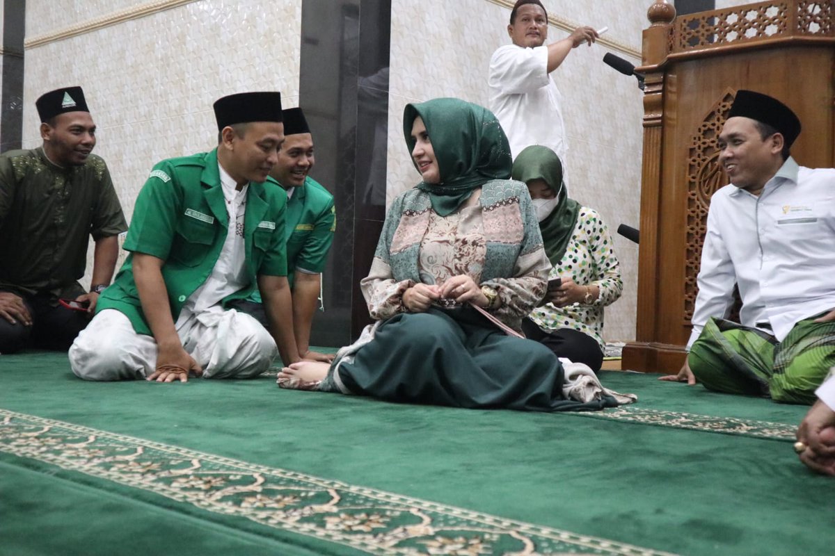 ansorkotasantri's tweet photo. Silaturahmi Pengurus Cabang GP Ansor Kabupaten Pekalongan ke Ulama dan Umara Kabupaten Pekalongan.

"Siapapun pemimpin kita  maka hormarti dan hargai dia". Jangan terlalu retorika dan berprasangka dalam berkhidmat. https://t.co/bwuBE173Bz