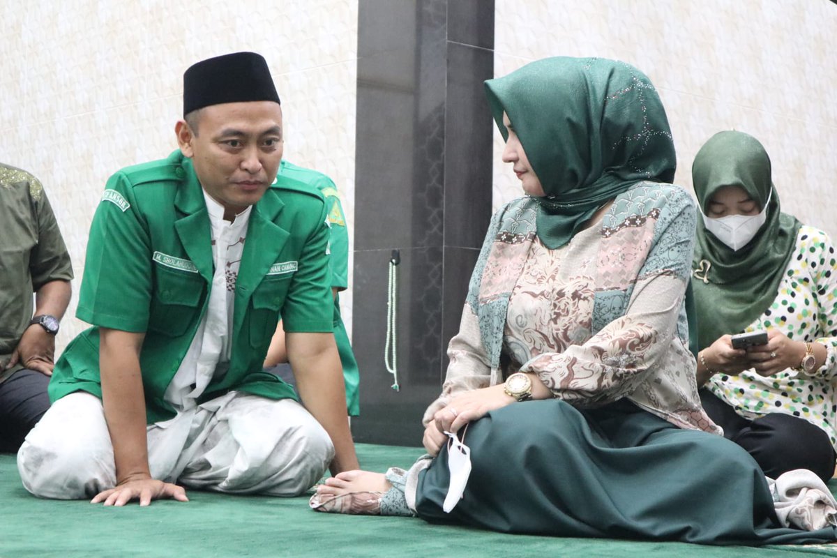 ansorkotasantri's tweet photo. Silaturahmi Pengurus Cabang GP Ansor Kabupaten Pekalongan ke Ulama dan Umara Kabupaten Pekalongan.

"Siapapun pemimpin kita  maka hormarti dan hargai dia". Jangan terlalu retorika dan berprasangka dalam berkhidmat. https://t.co/bwuBE173Bz
