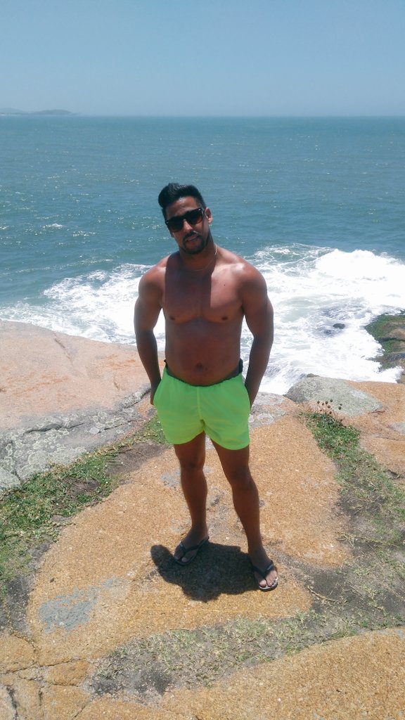 Aillton8's tweet photo. Vamos aproveitar o sol de outono. #beach #summer #friendship #Brazil https://t.co/Vzhr35pHxF