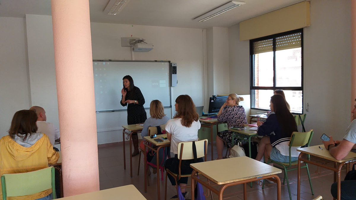 UNEDMadridSur's tweet image. Comienza en #Alcorcon el curso de español para ucranianos #CUID #UNED becados por Banco Santander @AytoAlcorcon @natadeandres @CUID_UNED @FormacionP_UNED