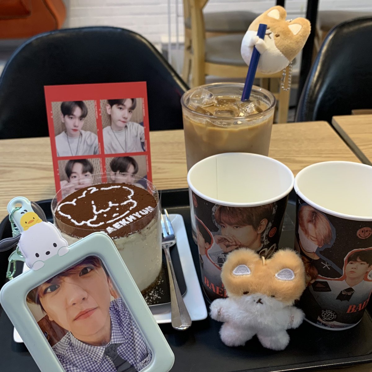mulkongee's tweet photo. 찐으로 마지막 생카!! 사장님 넘넘 친절하시구 1,2층 그리고 노래까지 온통 백현이로 가득차서 좋아따>_< 백현아 생일 넘넘 축하했어💗💗💗
#SpringinMay_06
#딱_보고싶은_시간_큥일 https://t.co/ZIcL5aphSv
