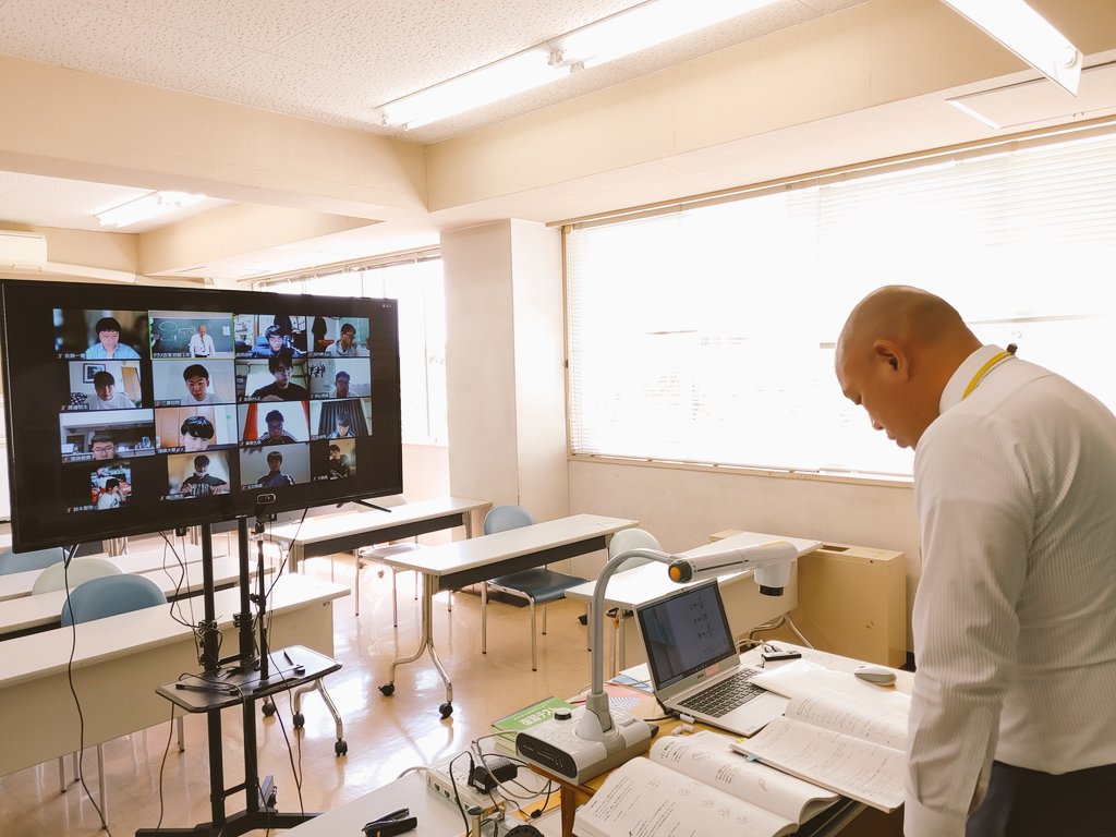 AIZUTechnoAca's tweet photo. 《リモート授業》
5月6日　本日ゴールデンウィークの狭間は、実習内容が途切れないようにリモート授業を実施してます。
＃福島県　＃会津　＃学校　＃専門学校　＃職業訓練　＃テクノアカデミー　＃自動車整備科 https://t.co/RjXxU84Zig