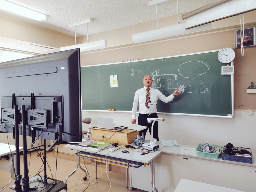 AIZUTechnoAca's tweet photo. 《リモート授業》
5月6日　本日ゴールデンウィークの狭間は、実習内容が途切れないようにリモート授業を実施してます。
＃福島県　＃会津　＃学校　＃専門学校　＃職業訓練　＃テクノアカデミー　＃自動車整備科 https://t.co/RjXxU84Zig