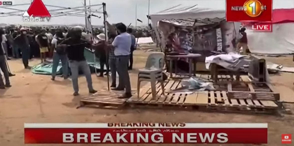 NewsfirstSL's tweet photo. More people have joined the GotaGoGama protestors to help set up the tents that were dismantled and destroyed.

#lka #SriLanka #SLnews #News1st #ProtestLK #MynaGoGama #TempleTrees #Police #GotaGoGama #PoliceCurfew https://t.co/3iRI8CUGcf