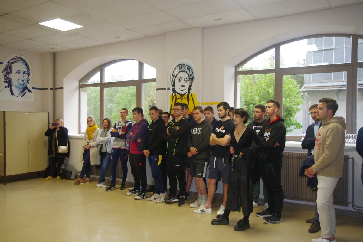 AymardLp's tweet photo. Inauguration  projet Zazzi: un moment de partage autour de l'égalité hommes-femmes, des témoignages   de femmes sur le monde du travail, la présence de la Région, maire d'Espaly, Architecte, chefs d'entreprises, nous montrant que réussir en tant que femme, c'est possible! Merci! https://t.co/TqKKBGgy6M