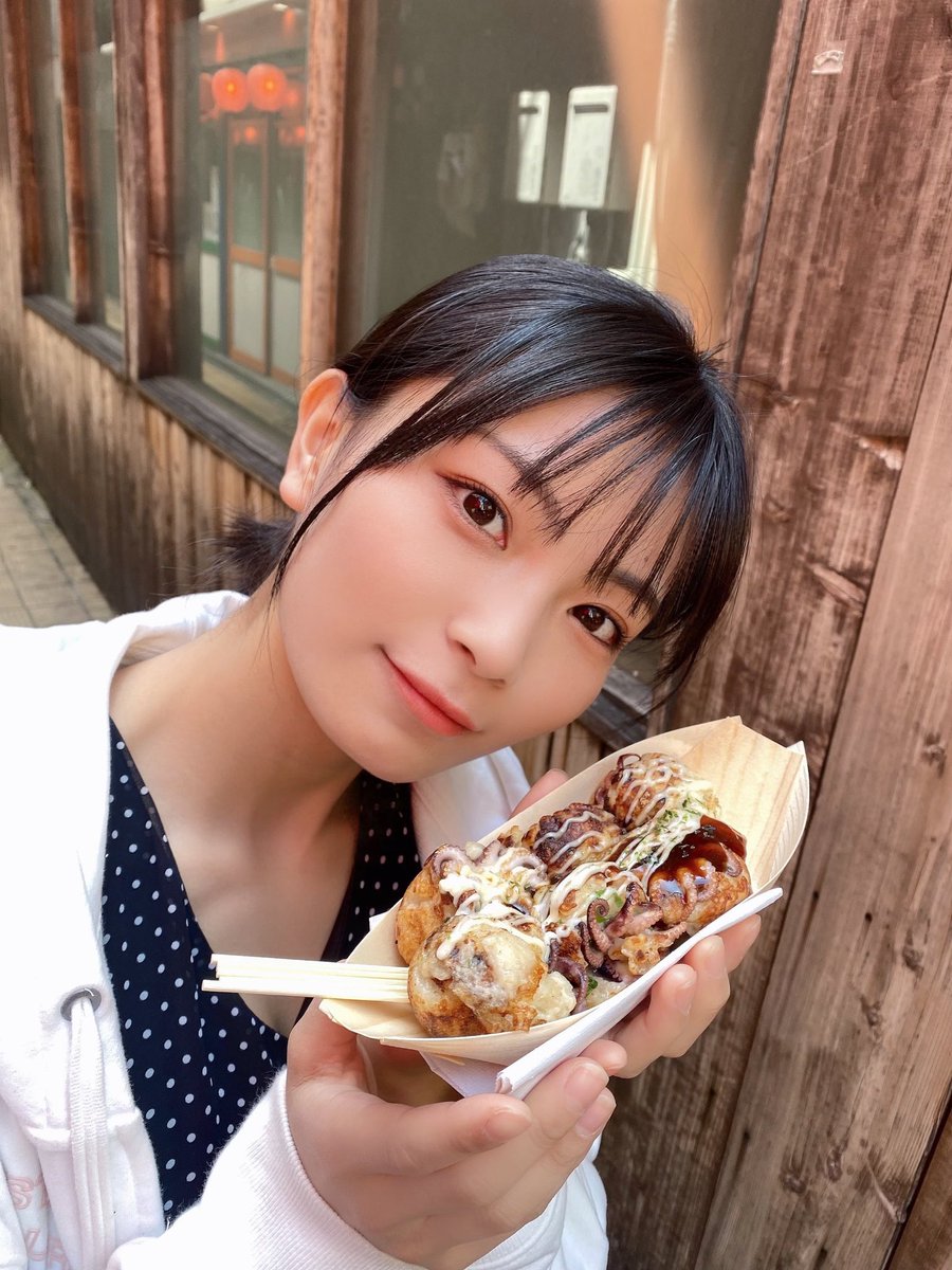 Ronji602's tweet photo. 名前 日高里緒
BenjaminJasmine
担当カラー緑
誕生日 2001.10.30
出身地 兵庫
趣味 音楽鑑賞
特技 ソフトボール/ご飯を美味しそうに食べること
無駄な特技 見つめ合い勝負は負けない
#BenjaminJasmine #日高里緒
#日高里緒しか勝たん #ベンジャス https://t.co/L0U5fvITJi
