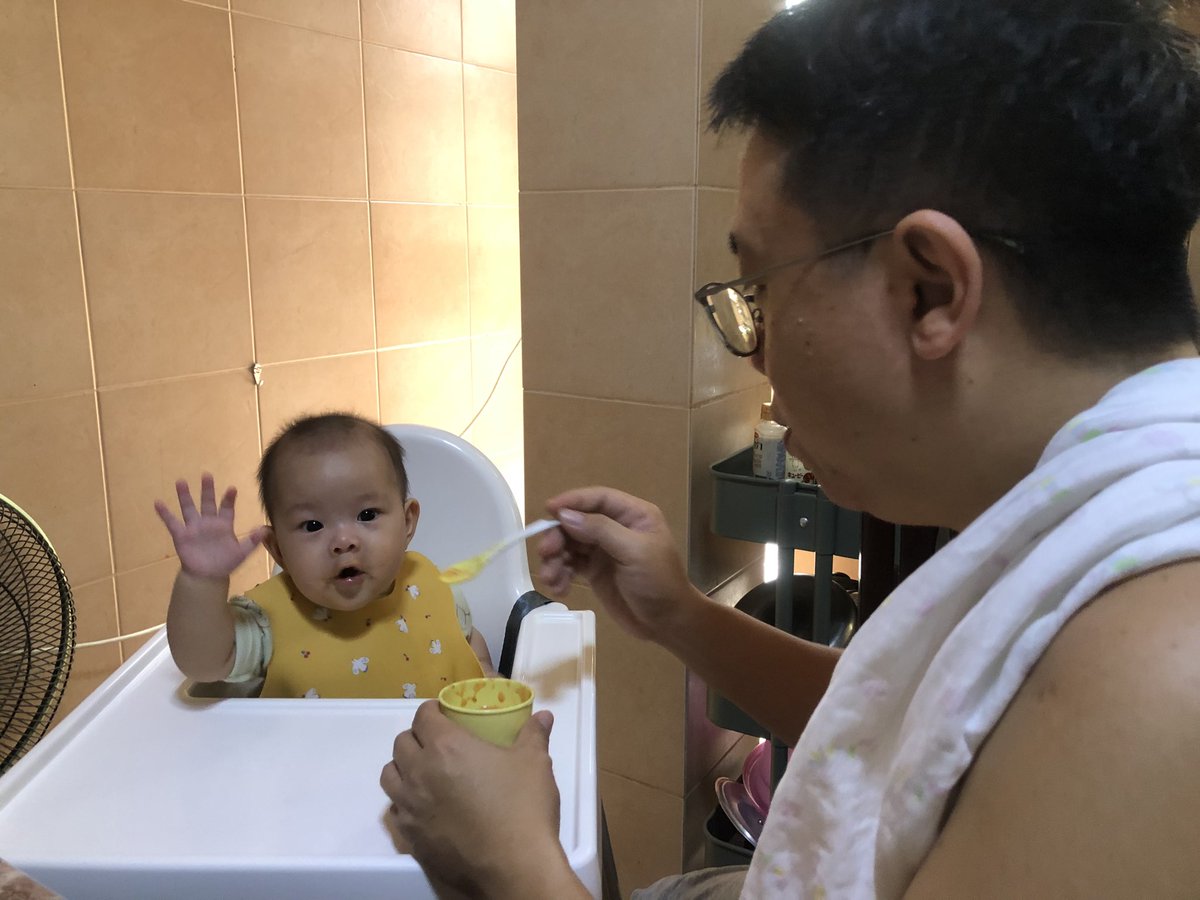 veroniqueaom's tweet photo. Say Hi!!!
Salut!!
พ่อป้อนข้าวไป
หนูขอทักทายแม่ก่อน 555
#babyira #cutegirl 
#mafille #6m7d https://t.co/3p7aSTZJif