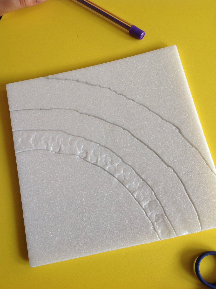 LeighPrimary's tweet image. 4B are using styrofoam to design a pattern. This will be used for printing a repeated pattern in our next lesson. #art #williammorris #repeatedpatterns