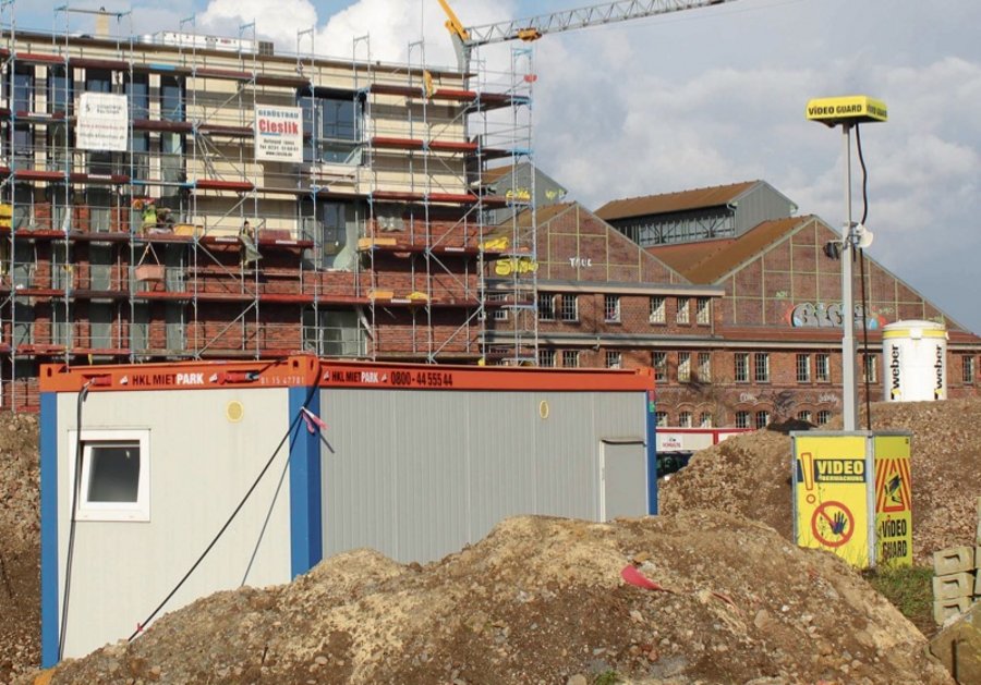 ABZ_News's tweet photo. Das intelligente #Kamerasystem Video Guard sorgt auf #Baustellen für umfangreichen #Überwachungsschutz. Unbefugte Personen werden damit sofort erkannt und zum Verlassen des #Baugeländes aufgefordert. https://t.co/RN1INYmmuK
#Baustellenüberwachung https://t.co/O4jMbzP8XI