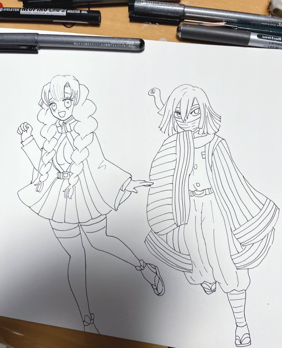 天気悪くて外で遊べないので娘とお絵描きしよー!となって、久しぶりにアナログで描き始めたけど、思いつきで描き始めたら戻るができないわ拡大縮小できないわ移動もできないから蜜璃ちゃんの足が切れるわ…😓💦💦 