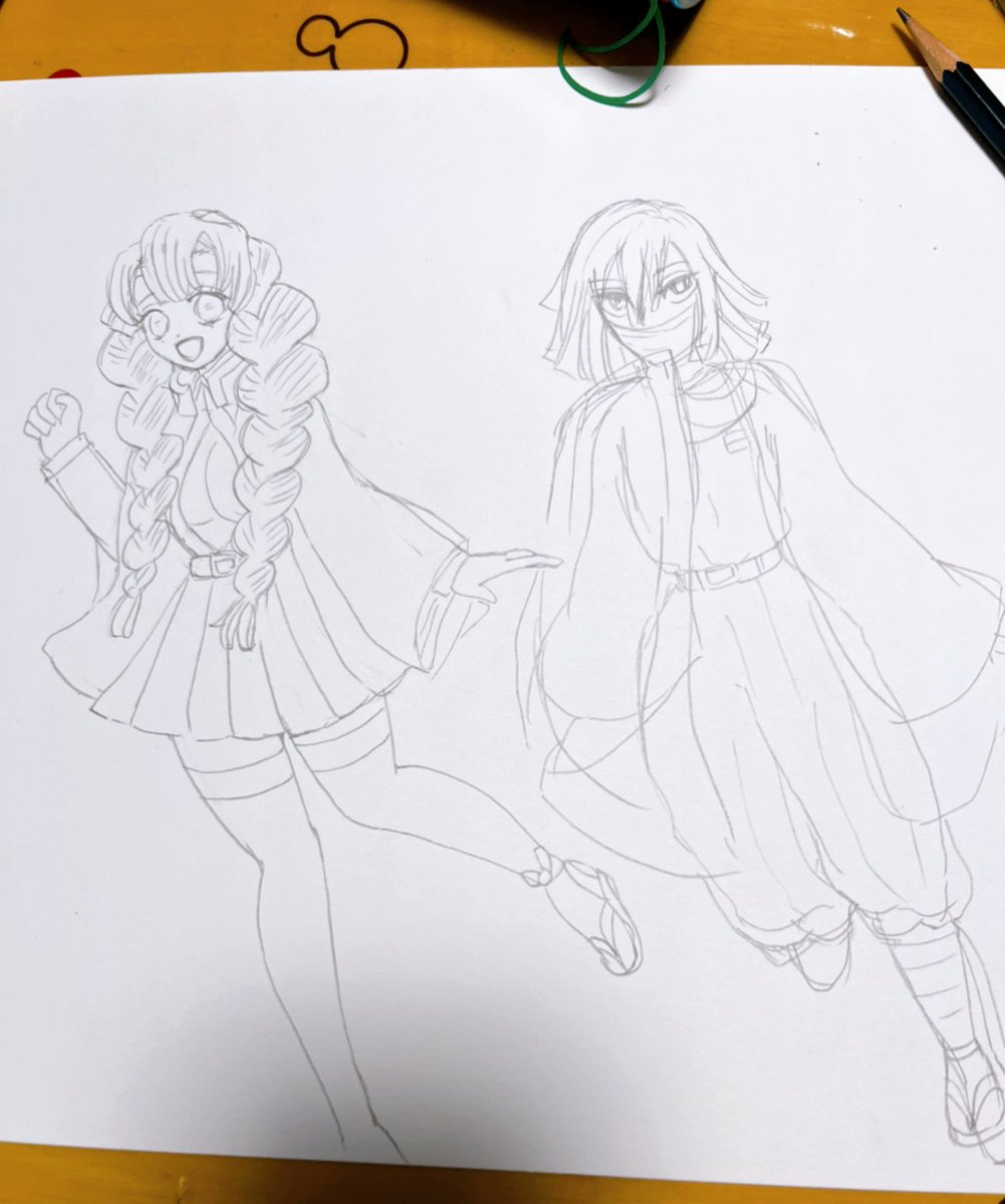 天気悪くて外で遊べないので娘とお絵描きしよー!となって、久しぶりにアナログで描き始めたけど、思いつきで描き始めたら戻るができないわ拡大縮小できないわ移動もできないから蜜璃ちゃんの足が切れるわ…😓💦💦 