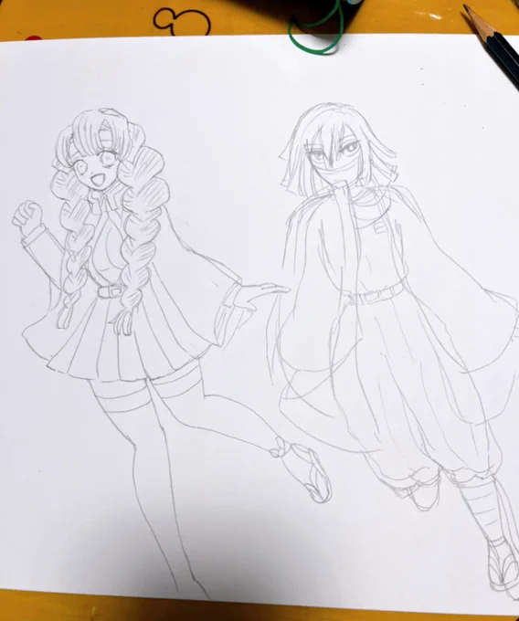 天気悪くて外で遊べないので娘とお絵描きしよー!となって、久しぶりにアナログで描き始めたけど、思いつきで描き始めたら戻るができないわ拡大縮小できないわ移動もできないから蜜璃ちゃんの足が切れるわ…😓💦💦 