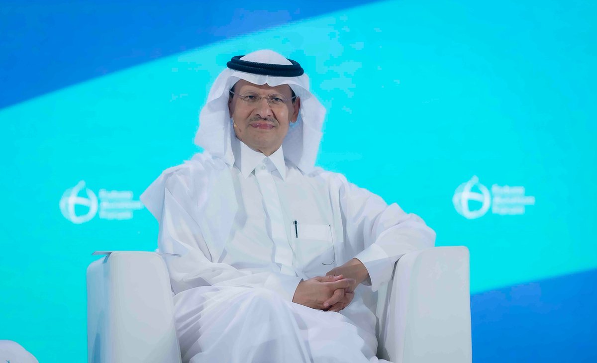 MoEnergy_Saudi's tweet photo. سمو #وزير_الطاقة في #مؤتمر_مستقبل_الطيران : 
أمن الطاقة هو الركيزة الأهم، ولايمكن بدونه تحقيق أهداف النمو الاقتصادي ولا الاستدامة، بما في ذلك التعامل مع التغير المناخي. https://t.co/E0MVoYNuU5
