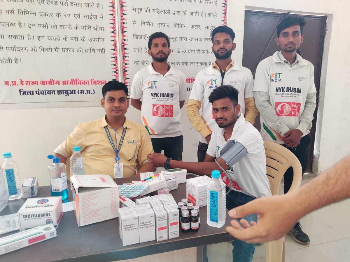 NykJhabua_MP's tweet photo. Heath Checkup and Blood donation camp along with a seminar organised on the occasion of World Red Cross Day @Nyksindia @ianuragthakur @collectorjhabua @YASMinistry #WorldRedCrossDay https://t.co/R3MB8rOmBT