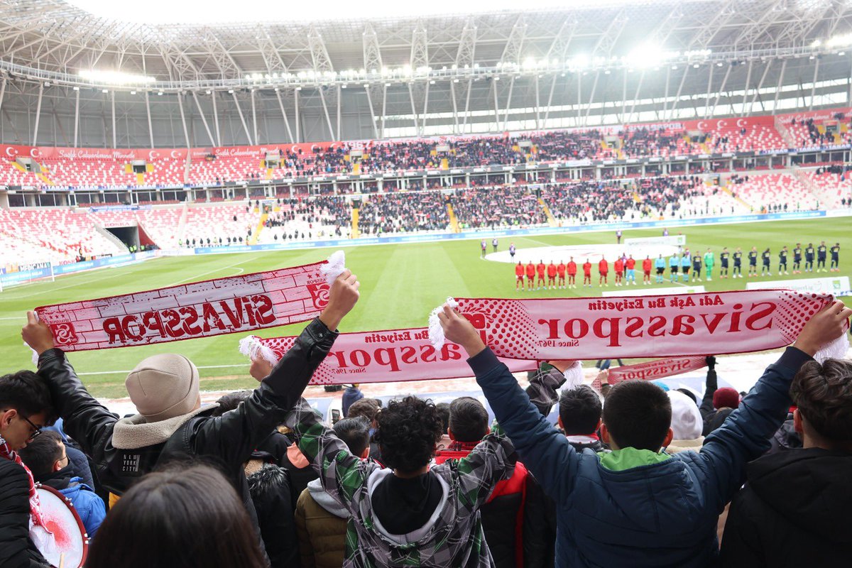 Başarılarıyla göğsümüzü kabartan, heyecanımız, mutluluğumuz kırmızı-beyaz sevdamız, şehrimizin gözbebeği <a href="/Sivasspor/">Sivasspor</a> 5⃣5⃣ yaşında.

Tüm Sivassporluları en içten dileklerimle kutluyor, #Sivasspor'un bugünlere gelmesinde emek vermiş herkesi şükranla anıyorum.

#Sivasspor55Yaşında