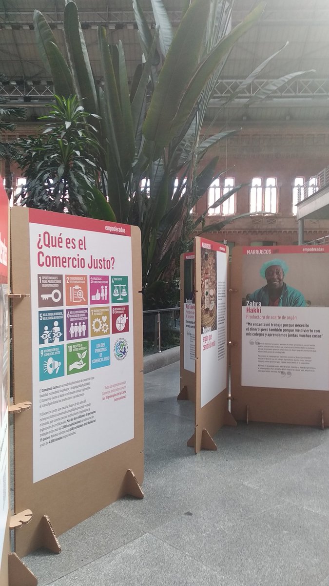 CEComercioJusto's tweet photo. ¡Felices de ver ya instalada la exposición #EmpoderadasComercioJusto en el Jardín Tropical de la estación #Madrid Puerta de #Atocha! El #empoderamiento y la #igualdaddegénero, protagonistas del #DíaMundialComercioJusto.
#SomosComercioJusto https://t.co/EM8AMRlzUt