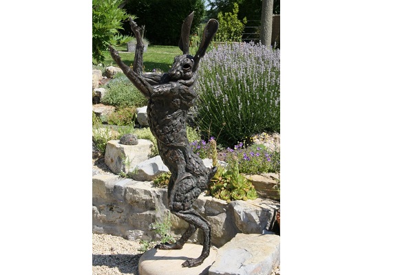 YandSVoice's tweet photo. £19,000 statue stolen during Badminton Horse Trials https://t.co/nc8CVlVjuK https://t.co/bFcU3Bh7HU