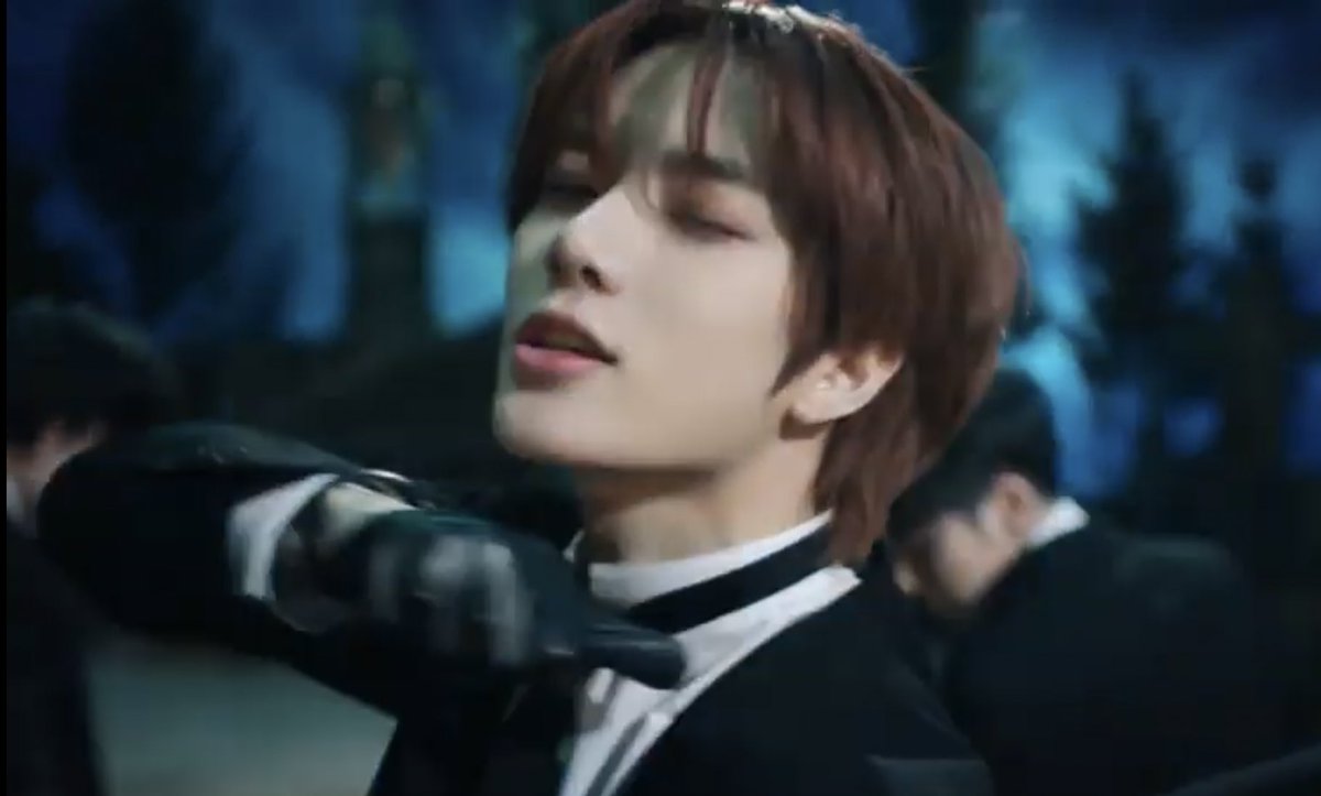 cbgrckstar's tweet photo. SOME SCHREENSHOTS HEHE

THURSDAY'S CHILD OUT NOW
#GOOD_BOY_GONE_BAD   
GOOD BOY GONE BAD OUT NOW
#TOMORROW_X_TOGETHER   
#Thursdays_Child  
@TXT_members @TXT_bighit 

JOIN THE PREMIERE 
📎: https://t.co/iHzRYh4937 https://t.co/z2KFKpKJIf