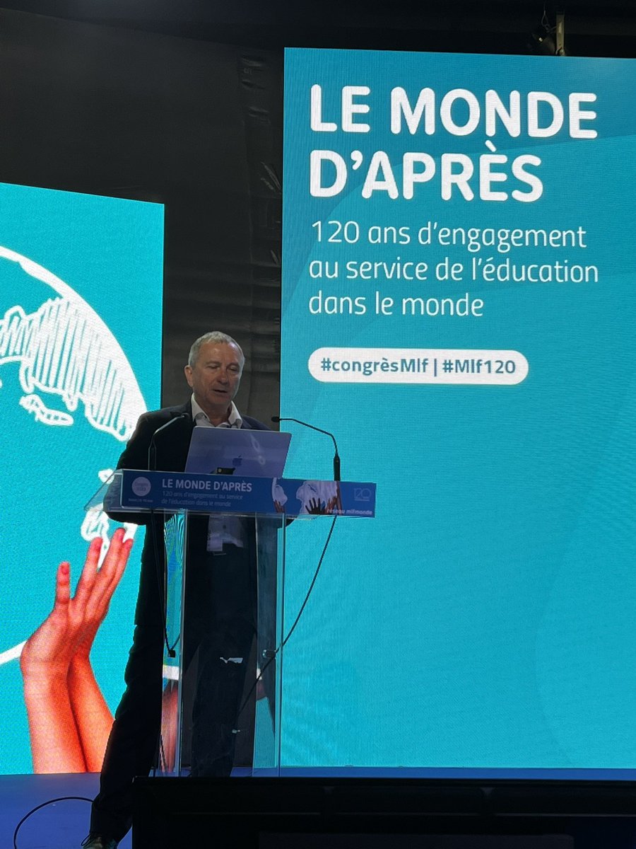 Mlfpedagogie's tweet photo. #CongresMlf @jfcerisier présente ce qui fait « métamorphose de l’école » dans ce monde d’après. Importance de la nécessaire formation techno pédagogique des enseignants mais aussi des parents. Le confinement dû au covid ne peut être la seule expérience des usages du #numerique https://t.co/QF3Ixm27oC
