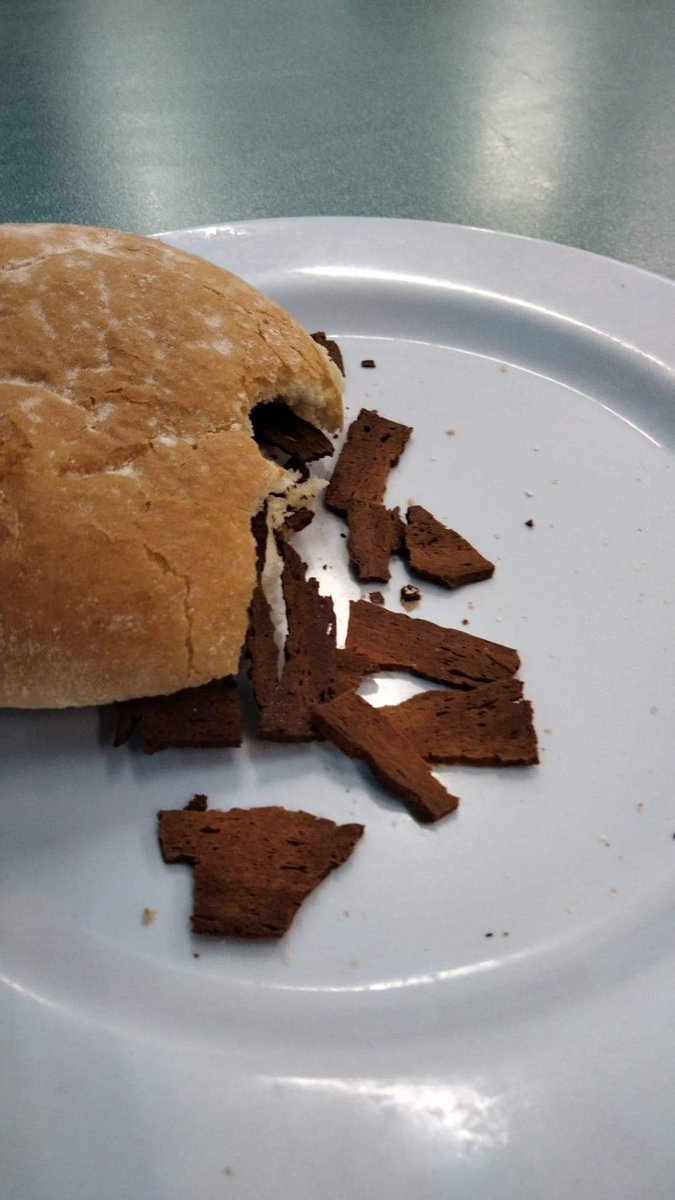SucramYoga's tweet photo. G/daughter Kiki has her SAT's this week, they have to go to school early so school put on an early hot b/fast options, she didn't have her usual b/fast at home &amp; went hot vegan bacon bap
THIS IS WHAT THEY SERVED HER.  Inedible
Not a great start to a day for brain function is it. https://t.co/VLNKgjpOBS