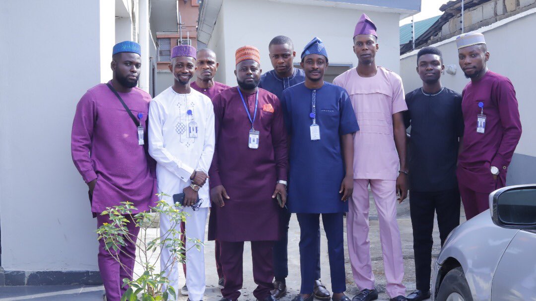 Realtypointltd's tweet photo. The men decided to do a native Monday and our camera just could not resist🔥
We hope your day is as beautiful as these men😊
Here’s to an amazing week🥂
.
.
.
#mondayvibes #newweek #men #newpost #realestate #realtor #mondaymotivation #nativeattire #daterush #MayDay https://t.co/0mn6wNrOCz