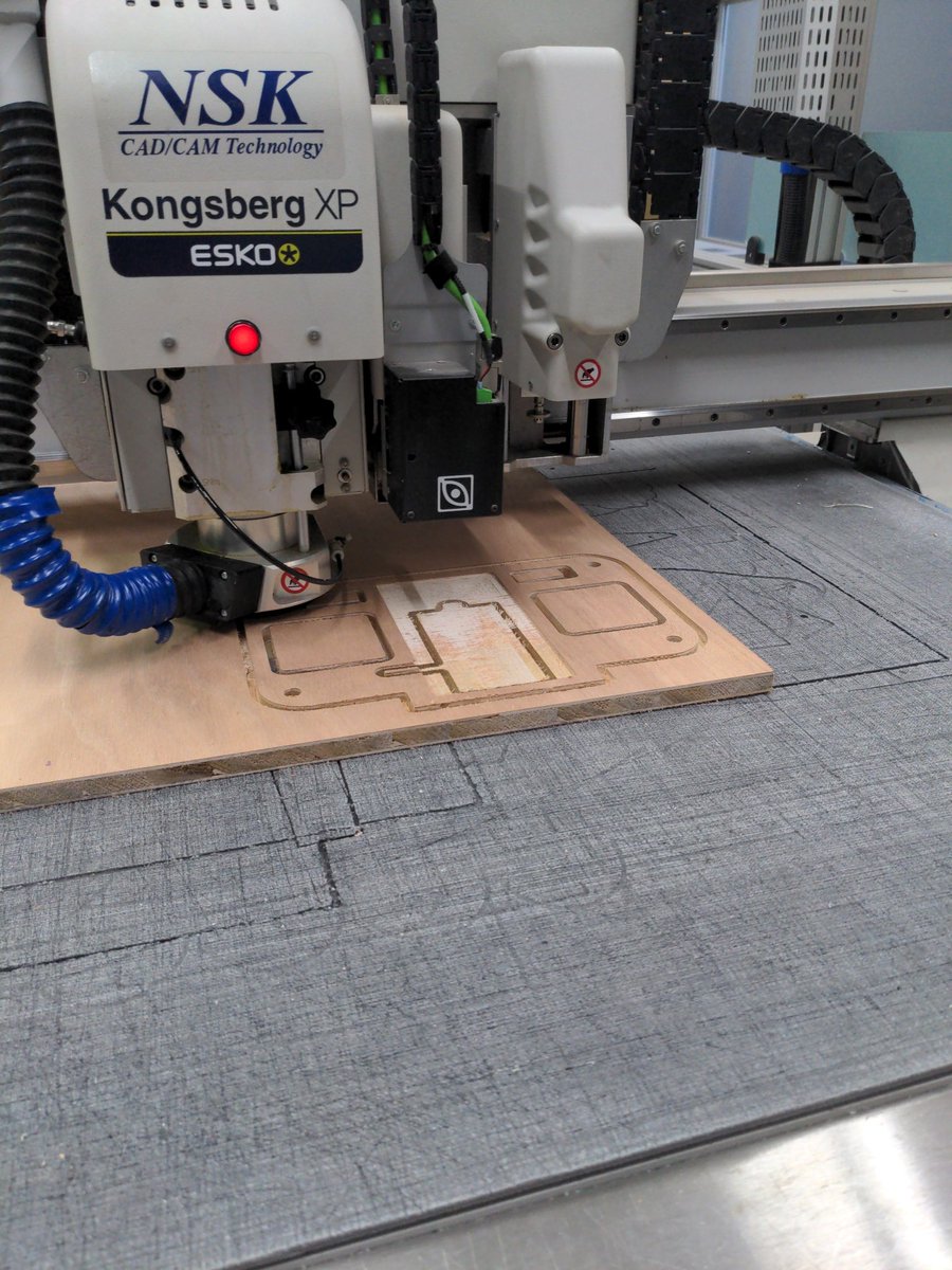 ハイエースのドリンクホルダーを製作中です😁👍

#ハイエース 
#DIY
