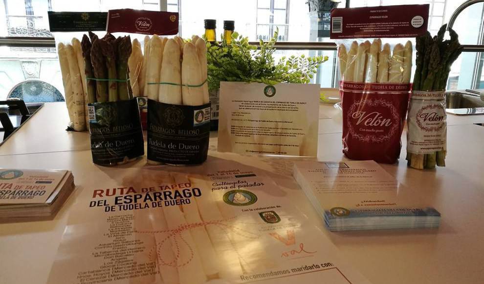 TribunaVa's tweet photo. 😋 #Provincia Hosteleros de Valladolid establece por San Pedro Reglado las jornadas del Lechazo y el Espárrago de Tudela @Apehva @AytoTudela
https://t.co/J14RwUptlB https://t.co/wrrMfWvFkA