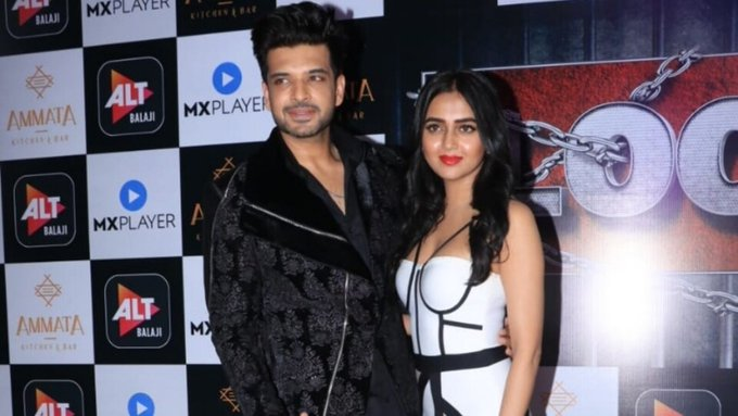 AmanSin97241522's tweet photo. #KaranKundrra and #TejasswiPrakash were papped arriving at '#LockUpp' success bash in Mumbai last night
.
.
. 
#TejasswiPrakash #KaranKundrra  #LockUppWithTejRan  #LockUppSuccessParty #MunawarFaruqui #TejRan https://t.co/HpnRBJyA2E