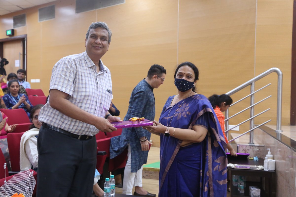icmrnirwoh's tweet photo. Our 4-week @DeptHealthRes sponsored training course on "Omics in Biomedical Research &amp; Clinical Practice" #BRCP2022, was inaugurated by Dr Pallavi Saple (Dean, JJ Hospital) and Dr @AnuragAgrawalMD. We also welcomed the 18 candidates selected for it.
#ICMR4NewIndia #AmritMoahotsav https://t.co/5ru5mAD4Bo