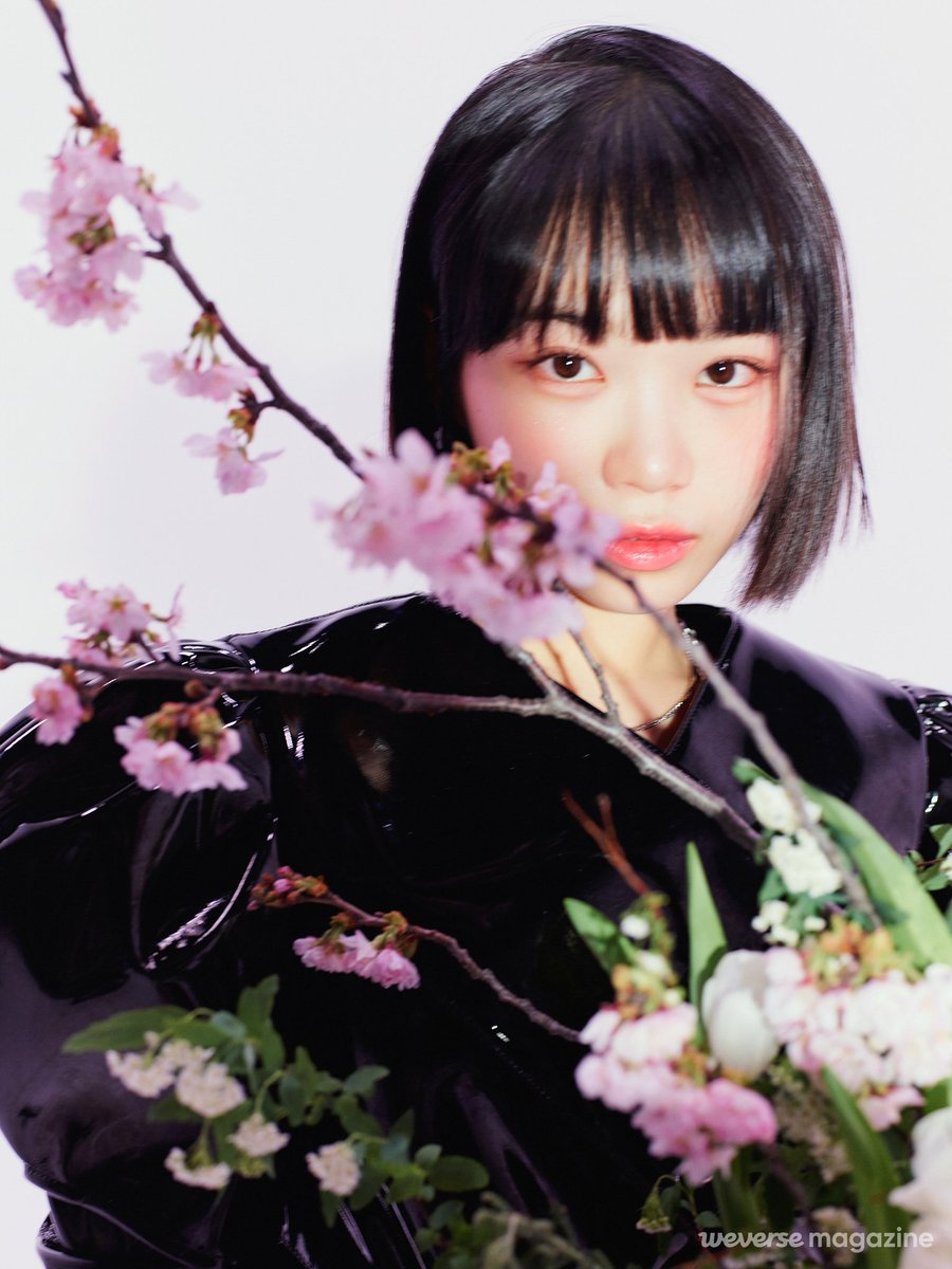 lesseraquotes's tweet photo. "This album seriously contains everything we’re looking to say right now and I think there will be lots of people who will relate to our songs"
— 220509, Kim Chaewon 
#LE_SSERAFIM https://t.co/2tPDp7JBPp