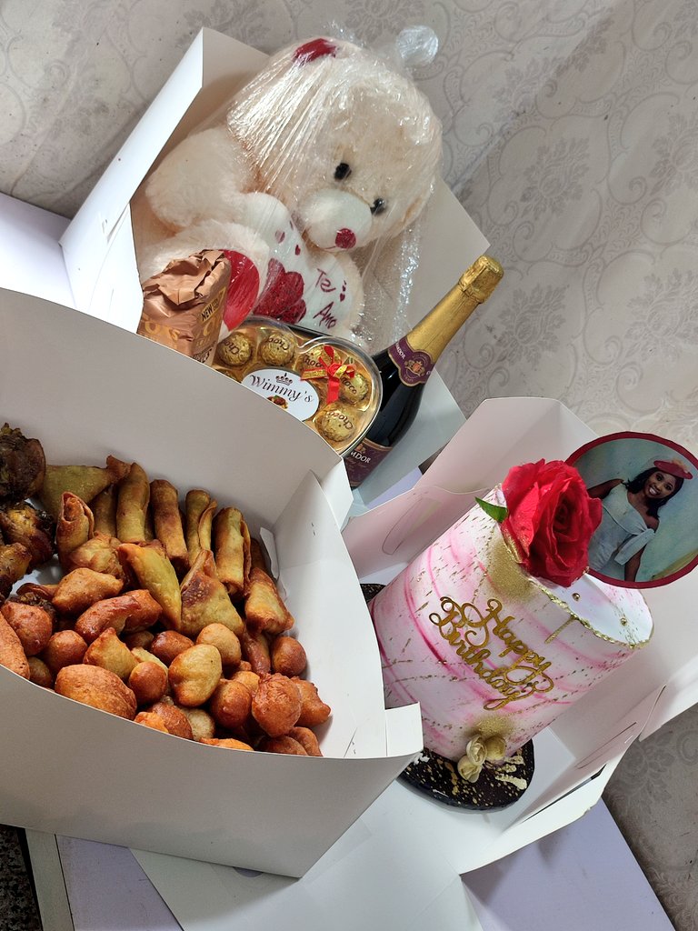 MsPlaceCakes's tweet image. Out for Delivery!
Now taking orders for the new week. DM or click the link on bio to place your order.

Pls RT when this pop on your TL 🙏