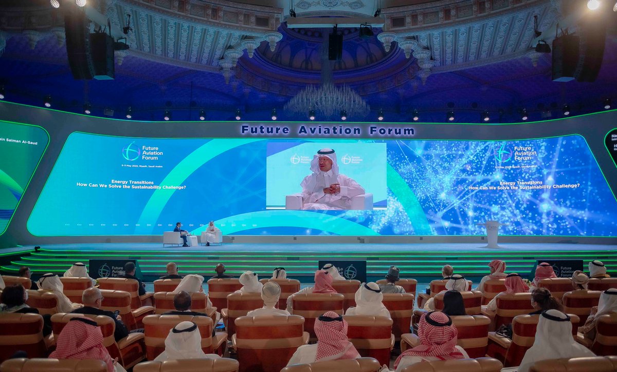 MoEnergy_Saudi's tweet photo. سمو #وزير_الطاقة في #مؤتمر_مستقبل_الطيران : 
لسنا في مجال أن نختار أو ننتقي من بين حلول الاستدامة، وينبغي أن نستفيد من كل الخيارات المتوفرة، لتحقيق أهدا��نا بواقعية. https://t.co/zrqsta6pCy