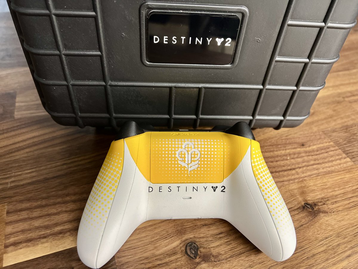 ZombiesFaktory's tweet photo. Pour honorer comme il se doit les #GuardianGames2022 de #Destiny2 un grand merci à @Bungie &amp; la team @WarningUp pour ce magnifique cadeau 🎁 🎮

Et bien sûr n’oubliez pas : #TeamArca 🔥 https://t.co/uyPVDnlCrj