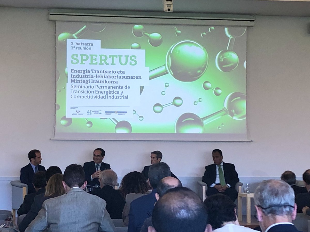 RedondoEdurne's tweet photo. Coloquio sobre “Visión global de la transición energética” #spertus Seminario permanente de #transición #energética y #competitividad industrial @upvehu @EVEuskadi @orkestra @Repsol @iberdrola https://t.co/N3hI7dqnhL