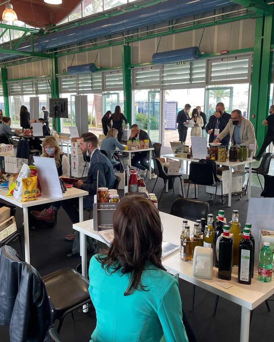 Rurabilandia's tweet photo. Stamattina al Marina di Pescara per incontrare buyer statunitensi della pasta Domenico Ricciconti. L’evento, The extraordinary Italian Taste, è organizzata dal Ministero degli Affari Esteri, Assocamerestero e Camera di Commercio di Chieti Pescara #solocosebelle #futuro #green https://t.co/Xxsi3gfW6E