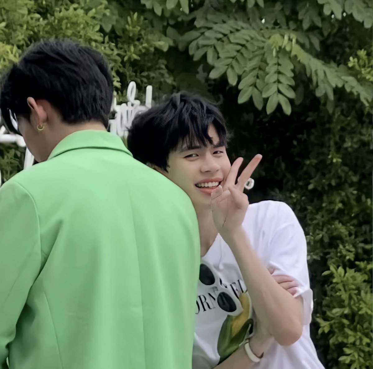 1nemoqq's tweet photo. น่ารักใส่กล้องหรือใส่คนข้างๆค้าบ ^____^ #ซุงบูม https://t.co/objDvxmrl7