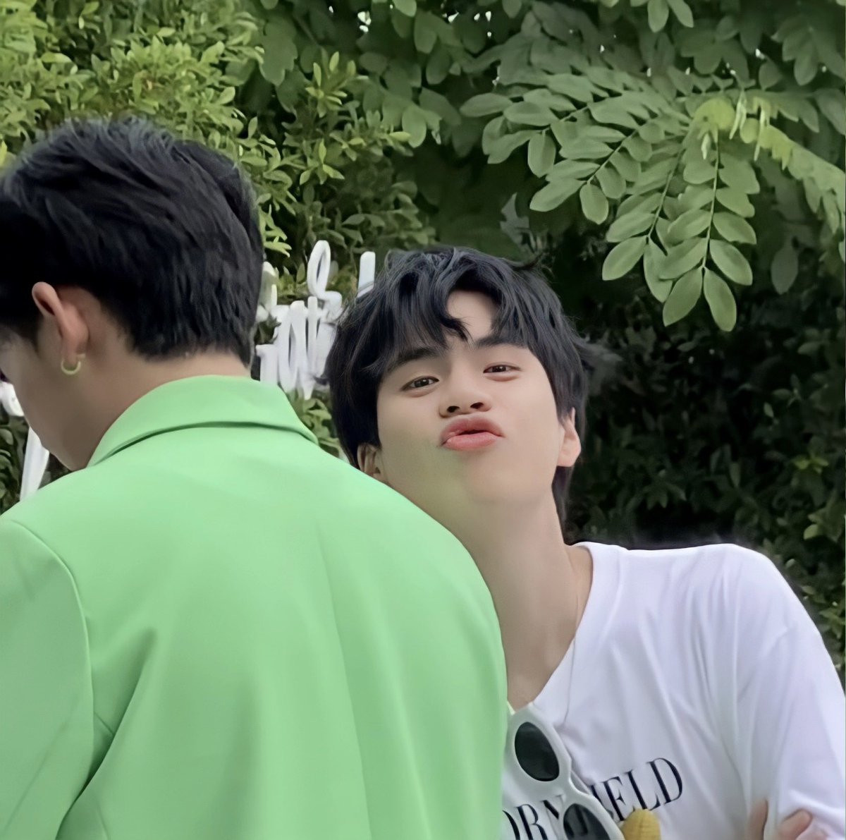 1nemoqq's tweet photo. น่ารักใส่กล้องหรือใส่คนข้างๆค้าบ ^____^ #ซุงบูม https://t.co/objDvxmrl7