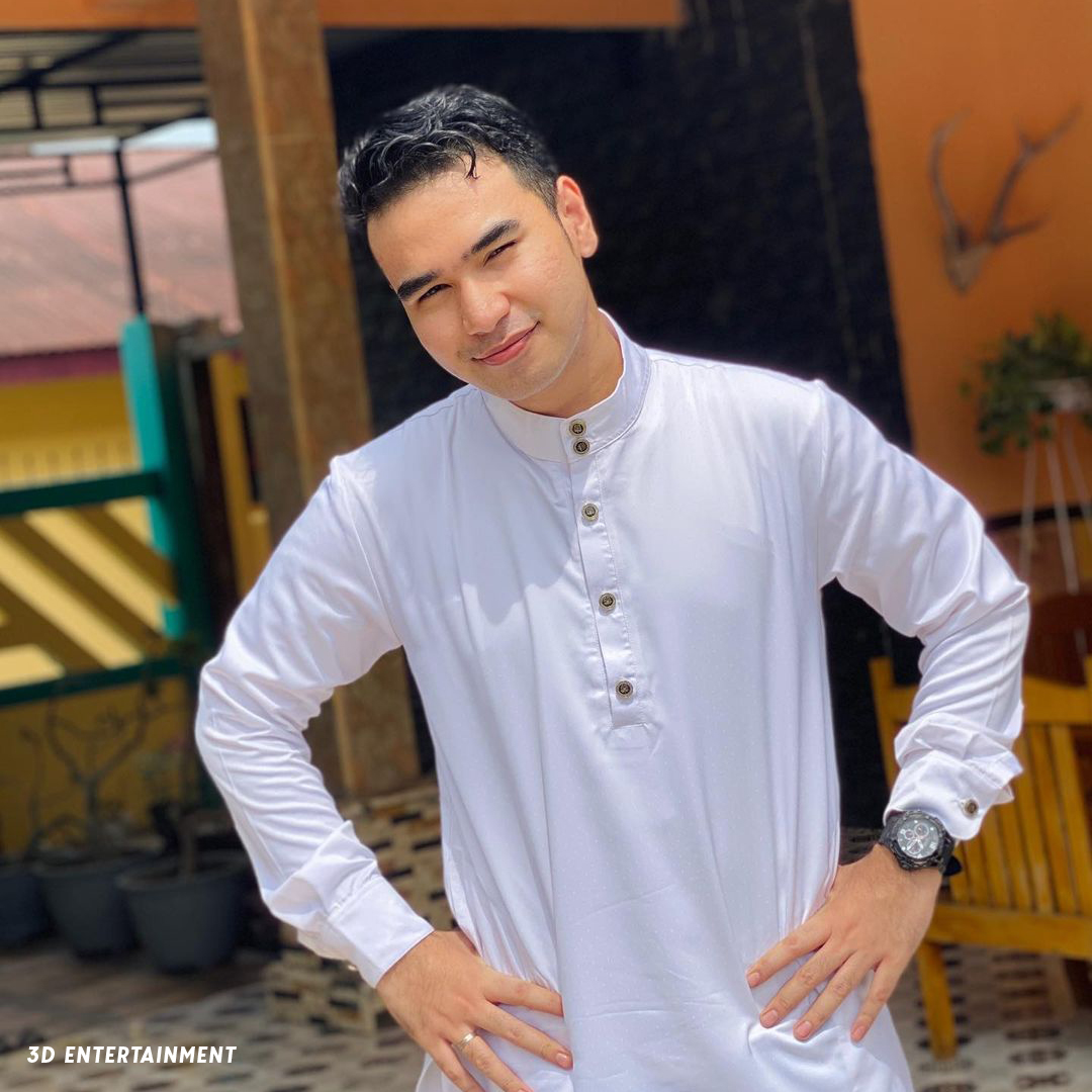 3dent_id's tweet photo. Masih belum mau move on dari suasana Idul Fitri, meski udah harus balik ke aktifitas biasanya yah. Intip dulu update-an artis-artis 3D Entertainment ketika Lebaran kemarin.
Kira-kira mana nih yang sama dengan kamu?

#3dent #idulfitri https://t.co/8kAIWdkQhN