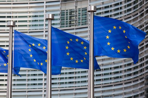 CRE_energie's tweet photo. #journéedeleurope #Europeday
La CRE s'engage depuis + de 20 ans avec ses homologues 🇪🇺 dans l'intégration des marchés de l'électricité et du gaz.
🤝Cet espace commun permet le renforcement de la sécurité d'approvisionnement et de la souveraineté énergétique du continent ! https://t.co/GZfM9nAOYK