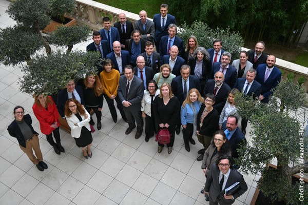 CRE_energie's tweet photo. #journéedeleurope #Europeday
La CRE s'engage depuis + de 20 ans avec ses homologues 🇪🇺 dans l'intégration des marchés de l'électricité et du gaz.
🤝Cet espace commun permet le renforcement de la sécurité d'approvisionnement et de la souveraineté énergétique du continent ! https://t.co/GZfM9nAOYK