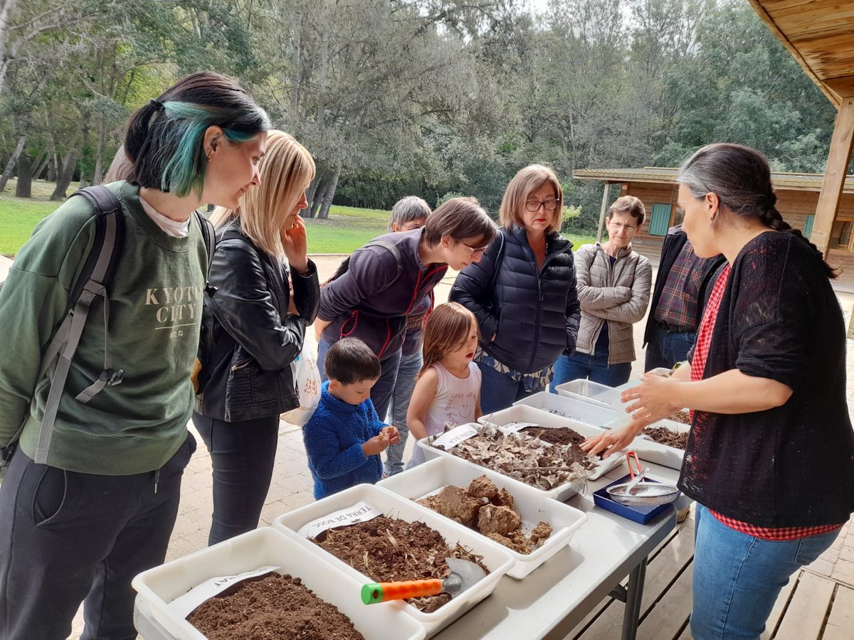 lleidaenverd's tweet photo. Moltes gràcies a tots els que dissabte vau participar en el taller de compostatge domèstic. Junts vam aprendre a fer compost casolà i vam resoldre molts dubtes!
Aprèn més sobre el compostatge a: https://t.co/pjT49WWL2e
#JoFaigLleidaenVerd #CompostatgeLleida #ResiduZero https://t.co/yIlbvLBIdD